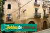 Casa i portal del carrer Nou
