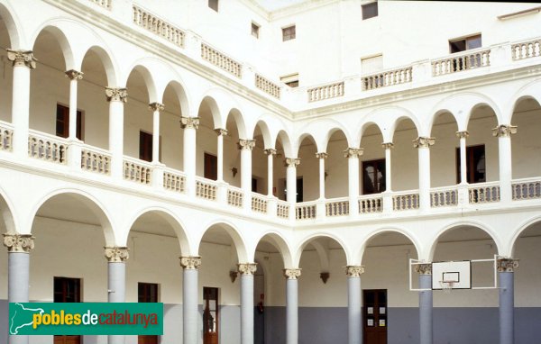 Calella - Escola Lestonnac: claustre escolar