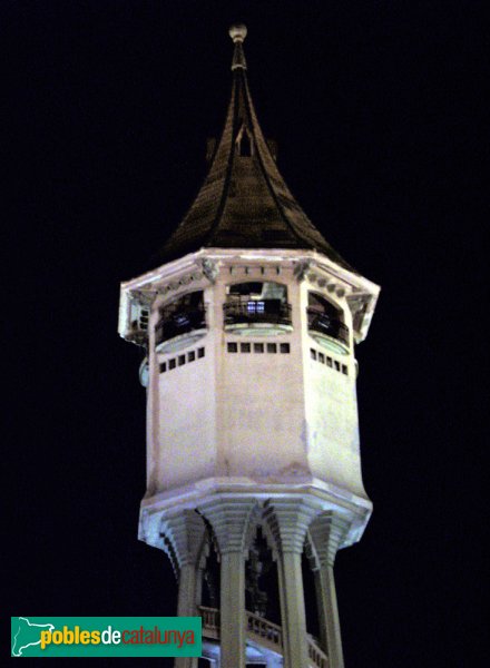 Part superior de La Torre de l'Aigua, de nit