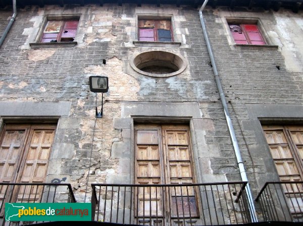 Barcelona - Palau Alòs, abans de la restauració (Foto: Albert Esteves, 2006) Barcelona - Palau Alòs, abans de la restauració