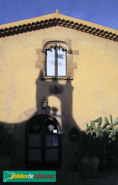 Sabadell - Castellarnau: detall porta principal i finestra sobre la mateixa