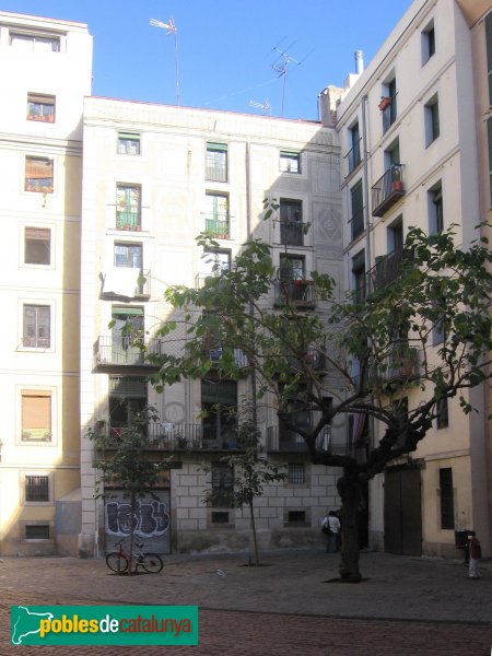 Barcelona -Edifici de la plaça Fossar de les Moreres