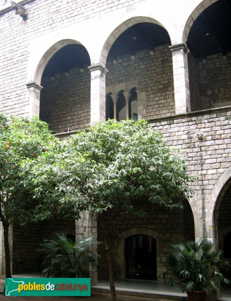 Barcelona - Saló del Tinell - Façana del pati del Museu Marés (Foto: Albert Esteves, 2007) Barcelona - Saló del Tinell - Façana del pati del Museu Marés