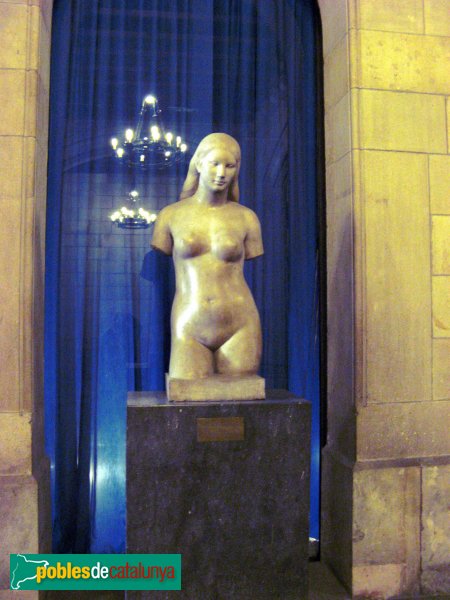 Barcelona - Casa de la Ciutat - Dona (Casanovas) (Foto: Albert Esteves, 2007) Barcelona - Casa de la Ciutat - Dona (Casanovas)