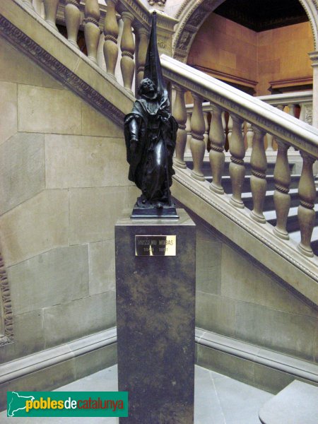 Barcelona - Casa de la Ciutat - Rèplica reduïda de l'escultura Rafael Casanova (Nobas) (Foto: Albert Esteves, 2007) Barcelona - Casa de la Ciutat - Rèplica reduïda de l'escultura Rafael Casanova (Nobas)