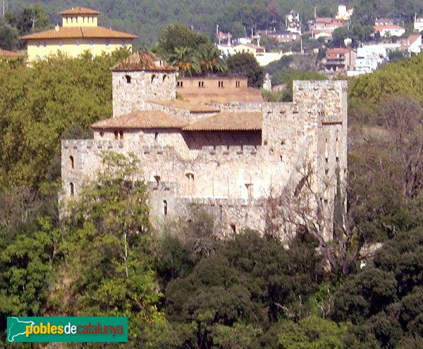 Castellar del Vallès - Castell de Clasquerí, amb Can Riera al fons