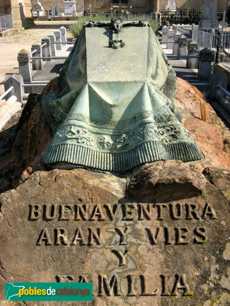 Arenys de Mar - Cementiri. Sepulcre Aran Vies