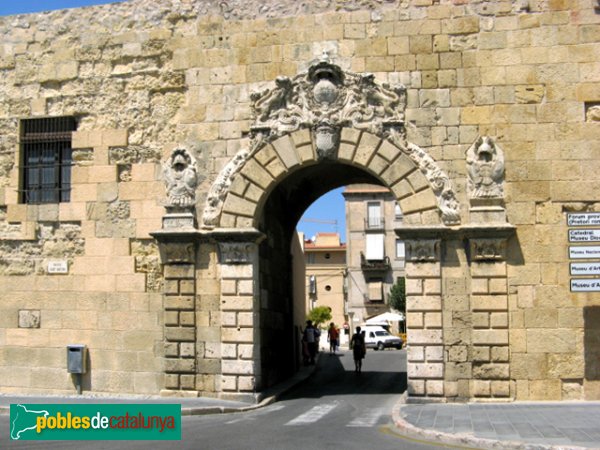 Tarragona - Portal de Sant Antoni (Foto: Albert Esteves, 2007) Tarragona - Portal de Sant Antoni