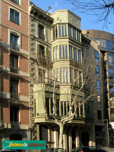 Barcelona - Palau Quadras. Façana Rosselló
