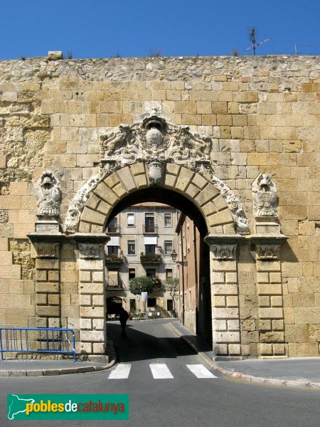 Tarragona - Portal de Sant Antoni (Foto: Albert Esteves, 2008) Tarragona - Portal de Sant Antoni