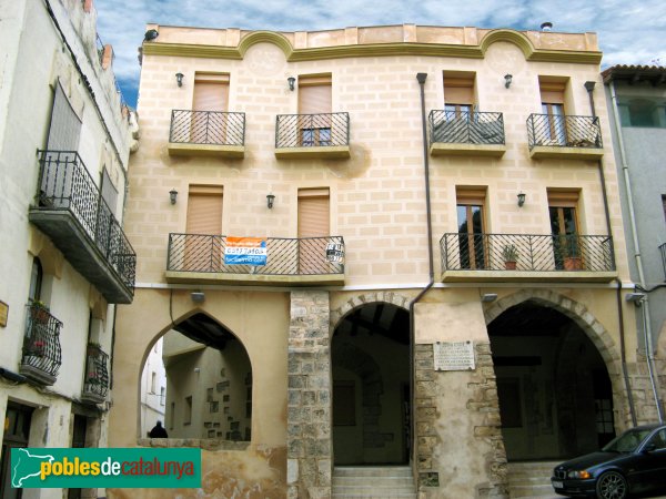 Piera - Plaça Joan Orpí (Foto: Albert Esteves, 2008) Piera - Plaça Joan Orpí