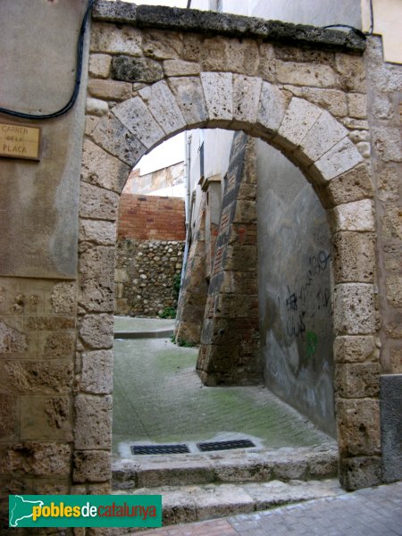 Piera - Plaça Joan Orpí (Foto: Albert Esteves, 2008) Piera - Plaça Joan Orpí