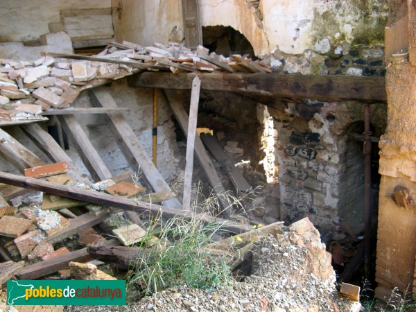 Hostalets de Pierola - Sant Pere de Pierola, interior ruïnós