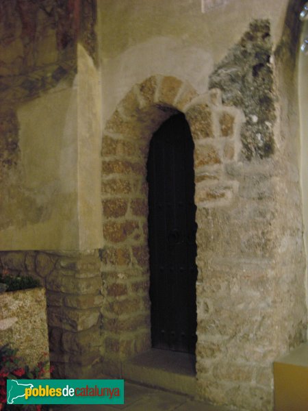 El Bruc - Església de Santa Maria, porta del campanar