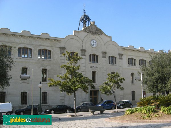 Igualada - Escola Pia i església de la Pietat (Foto: Albert Esteves, 2009) Igualada - Escola Pia i església de la Pietat