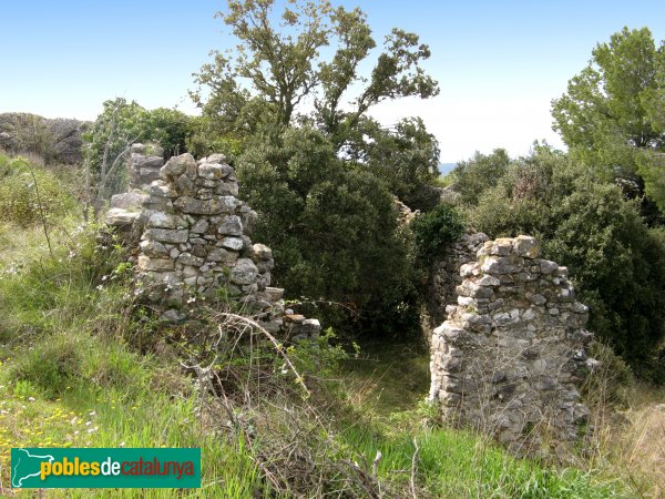 Santa Maria de Miralles - Castell de Miralles, cases antigues