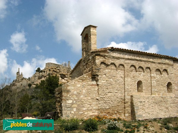 Bellprat - Sant Jaume de Queralt, amb el castell al fons