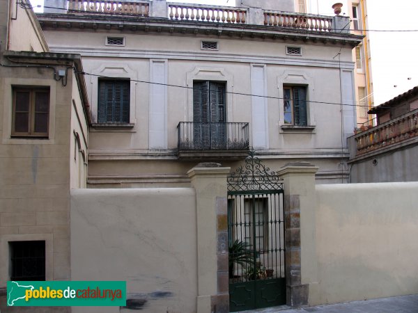 Barcelona - Casa desapargeuda annexa a la capella de la Mare de Déu de la Salut