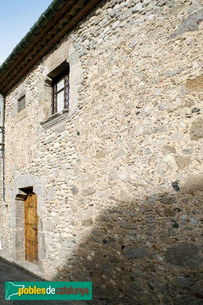 Torroella de Fluvià - Can Maset, façana lateral