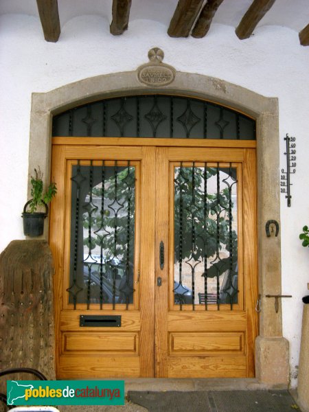 Blancafort - Cal Saumell (Cal Po), porta principal