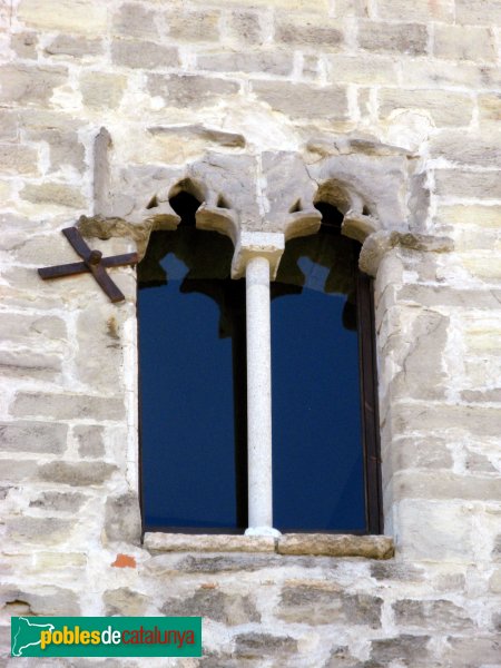 Santa Coloma de Queralt - Castell, finestra de la façana nord