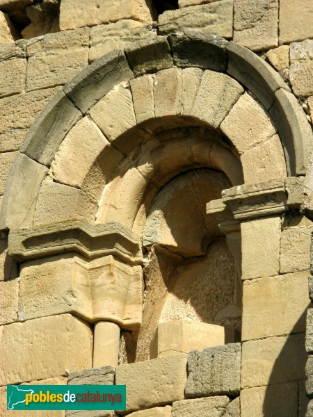 Les Piles - Santa Maria de Guialmons, finestra romànica