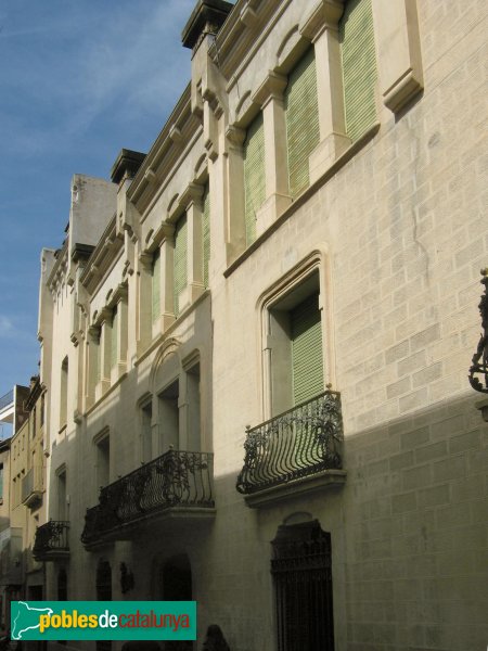 Terrassa - Casa Alegre de Sagrera, façana del carrer de la Font Vella