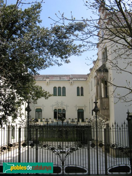 Terrassa - Casa Alegre de Sagrera, façana del jardí