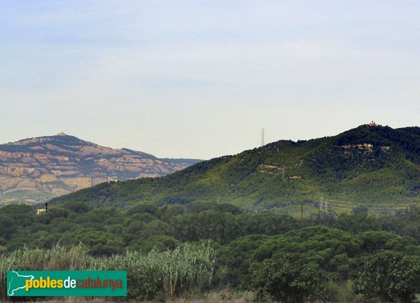 Les muntanyes del Puig de la Creu (esq.) i la Mola (drt.), vistes des de Palau