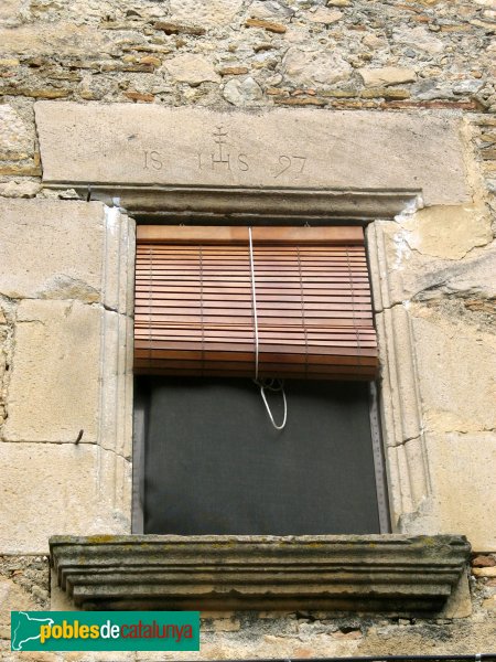 Fortià - Nucli antic, finestra 1597