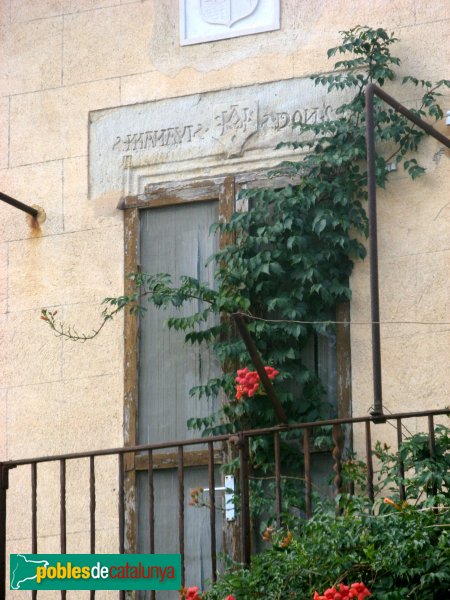 Fortià - Nucli antic, finestra gravada