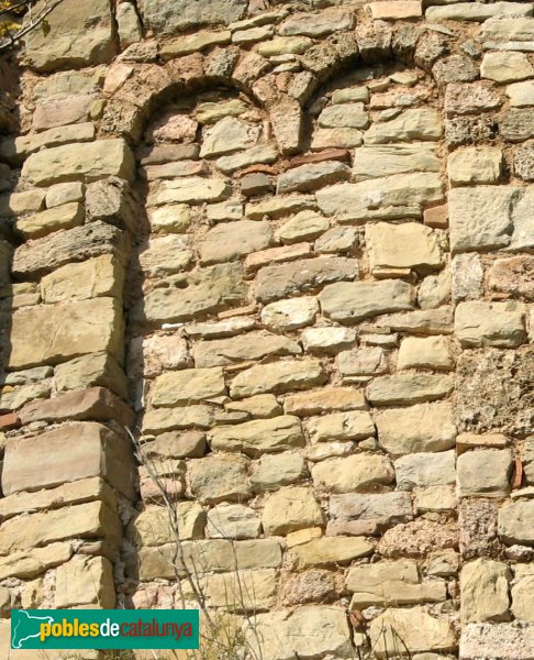 Gallifa - Església del castell, detall del claustre