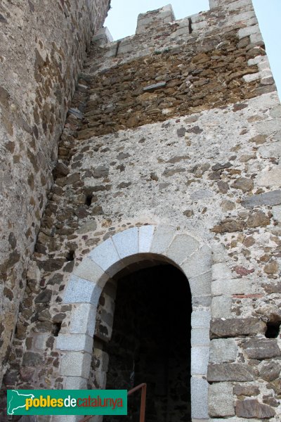 Arbúcies - Castell de Montsoriu, entrada al recinte sobirà