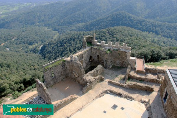 Arbúcies - Castell de Montsoriu, capella de Sant Pere, recintes romànic i gòtic