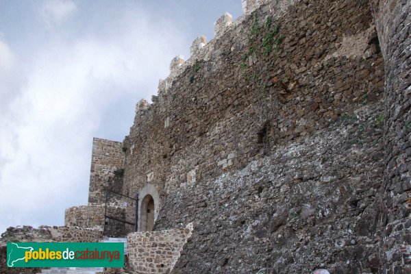 Arbúcies - Castell de Montsoriu, muralla