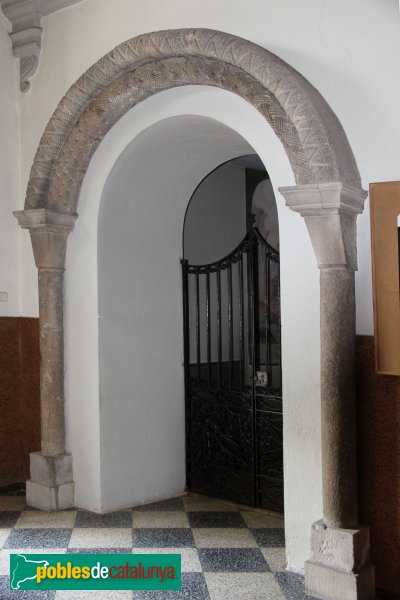 Sant Hilari Sacalm - Església parroquial, antiga porta romànica