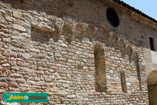 Osor - Església de Sant Pere, mur romànic