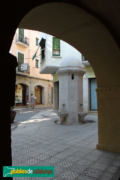 Llançà - Font de la plaça Major