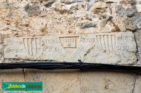 Boadella - Castell-palau, inscripció damunt la porta