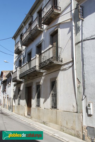 Riudarenes - Can Figueres, façana del carrer Major