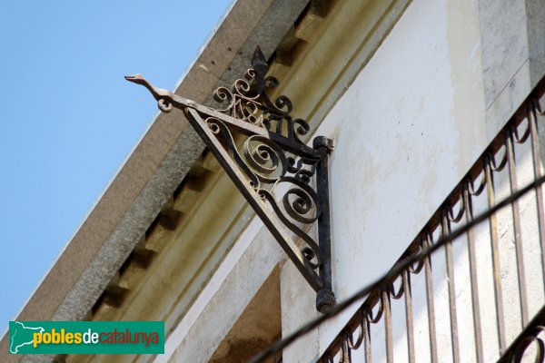 Riudarenes - Can Figueres, façana del carrer Major