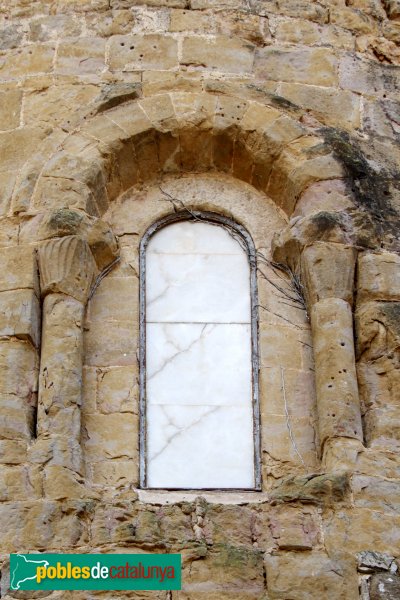 Lladó - Església de Santa Maria, finestra de l'absis