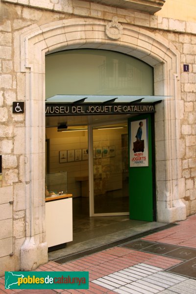 Figueres - Casa Terrades, porta carrer Sant Pere
