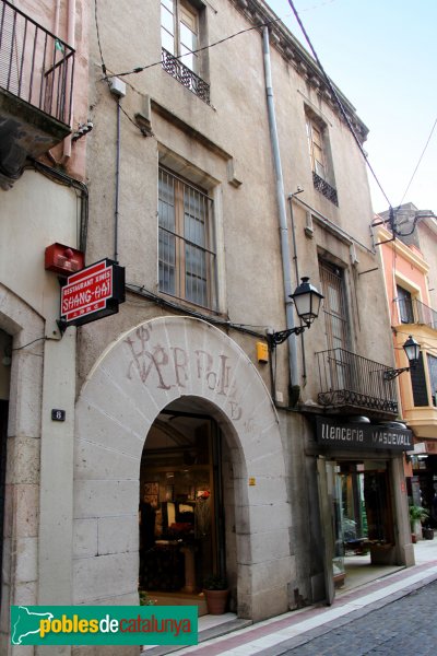 Figueres - Portal adovellat del carrer Jonquera