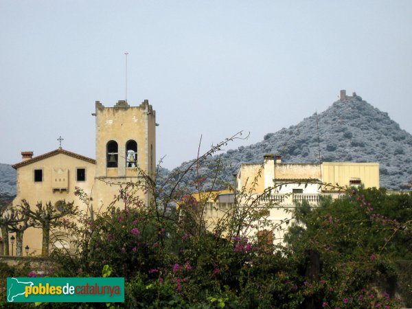 Cabrera de Mar - Església de Sant Feliu, amb el castell al fons
