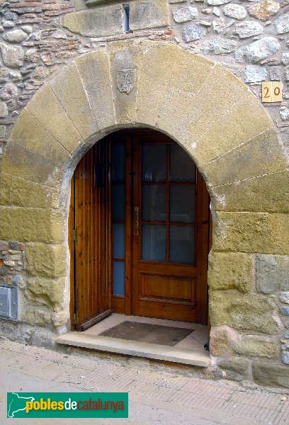 La Cellera de Ter - Can Figaric, portal adovellat