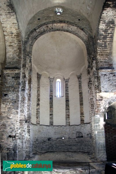 Rabós - Sant Quirze de Colera, interior del presbiteri