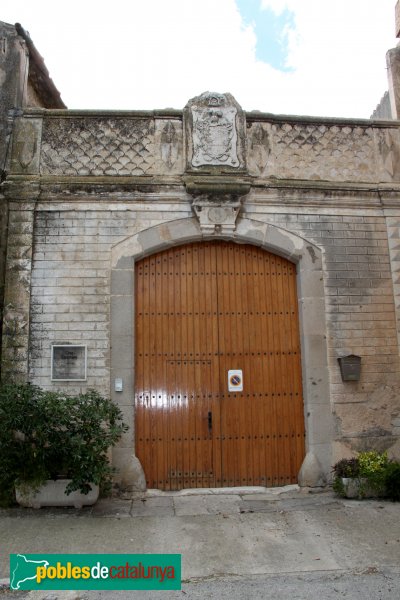Sant Pere Pescador - Casa Caramany, porta principal