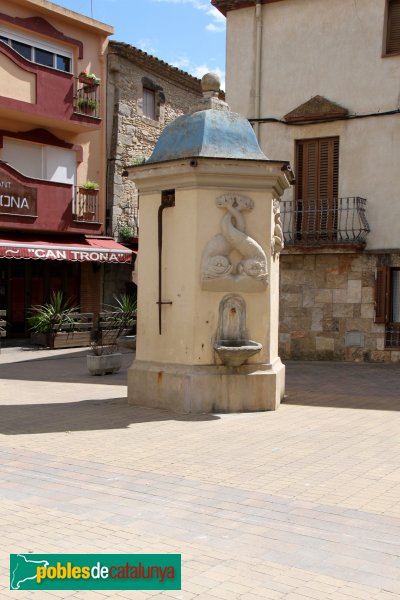 Sant Pere Pescador - Font de la plaça Major