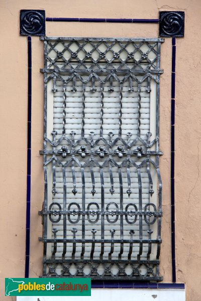 Sant Pere de Riudebitlles - Cal Baqués, reixa d'una finestra